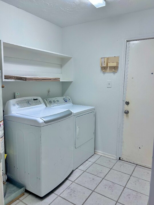 21326 Greenham Dr in Spring, TX - Building Photo