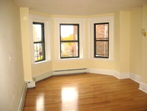 1111 Boylston St, Unit 7 in Boston, MA - Foto de edificio - Building Photo