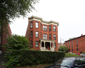 214 Park Ter in Hartford, CT - Building Photo - Building Photo