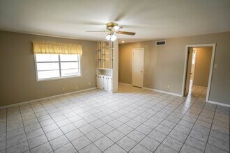 204 Manor Dr in Kerrville, TX - Building Photo - Building Photo