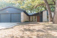 2920 Duff Dr in Arlington, TX - Foto de edificio - Building Photo