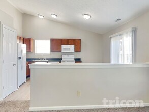 1082 Sunmeadow Cir in Franklin, IN - Foto de edificio - Building Photo