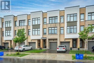 219 Huguenot Rd in Oakville, ON - Building Photo