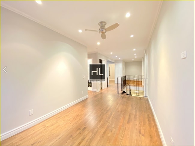 West 52nd Street, Unit 13E in New York, NY - Building Photo - Building Photo