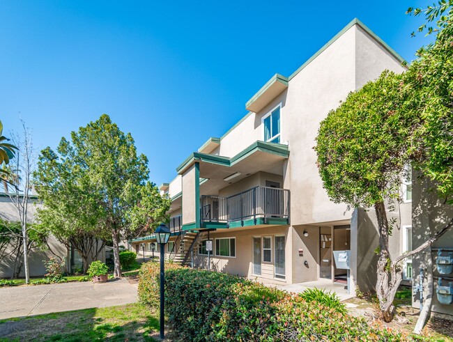 Courtyard Apartments