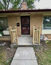 5629 W Lincoln Creek Dr in Milwaukee, WI - Building Photo - Building Photo