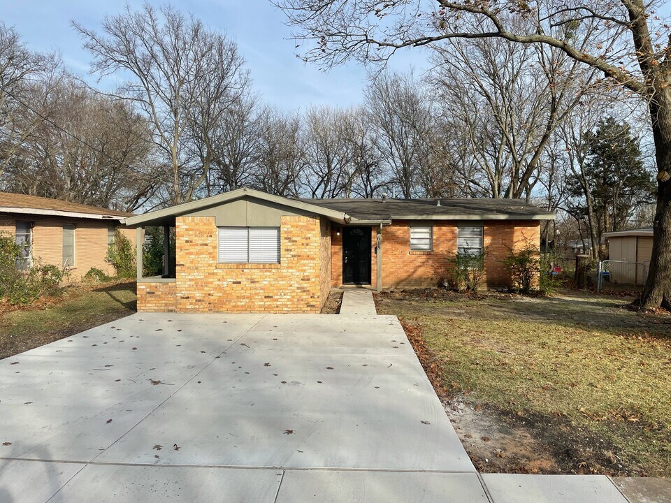 613 S Andrews Ave in Sherman, TX - Building Photo