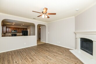 1216 Sunderland Ln in Fort Worth, TX - Foto de edificio - Building Photo