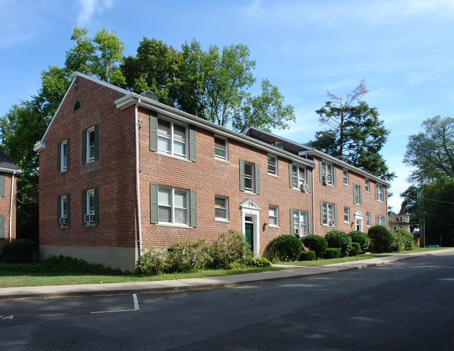 Tanglewood Gardens in White Plains, NY - Foto de edificio - Building Photo