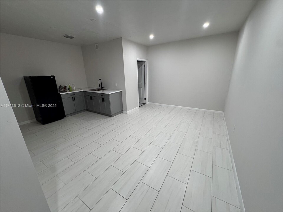 11711 SW 107th Ct-Unit -0 in Miami, FL - Building Photo