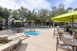 Wimbledon Oaks in Arlington, TX - Foto de edificio - Building Photo