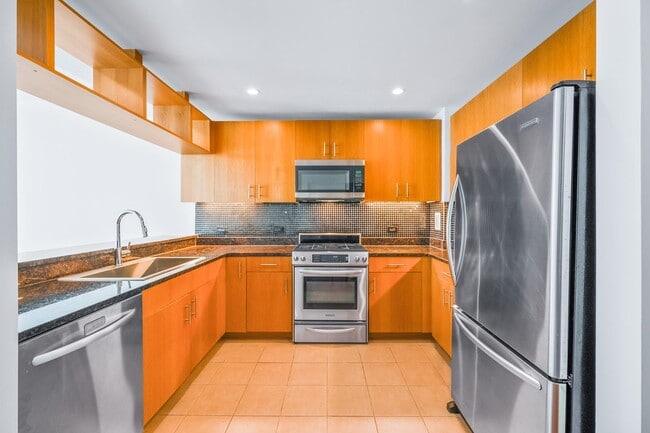1 Shore Ln in Jersey City, NJ - Building Photo - Building Photo