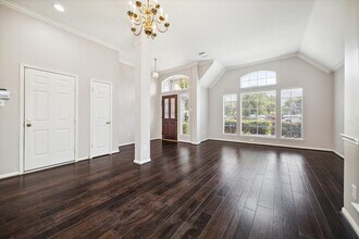 8830 Fairbloom Ln in Houston, TX - Foto de edificio - Building Photo