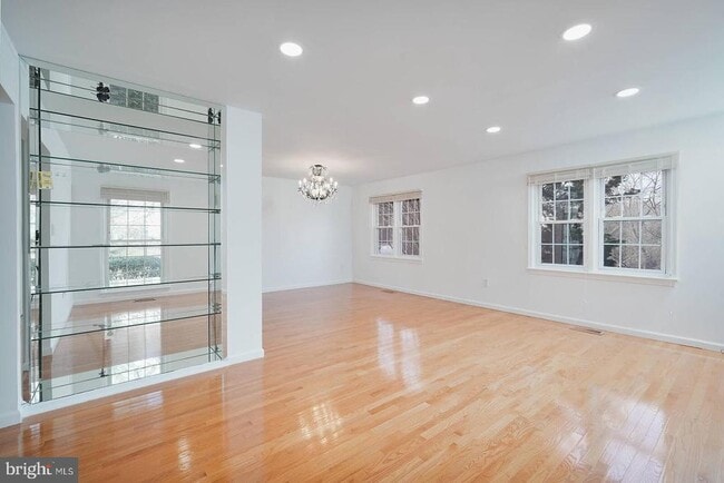 10246 Arizona Cir in Bethesda, MD - Building Photo - Building Photo