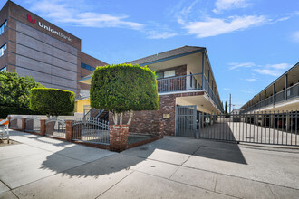 336 E Providencia Ave in Burbank, CA - Building Photo - Building Photo