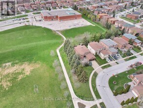 11 Coldstream Crescent in Richmond Hill, ON - Building Photo - Building Photo
