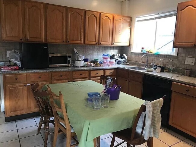 5 Kendall St, Unit 1 in Brookline, MA - Building Photo - Building Photo