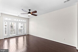 25222 Briargate Terrace in Chantilly, VA - Foto de edificio - Building Photo