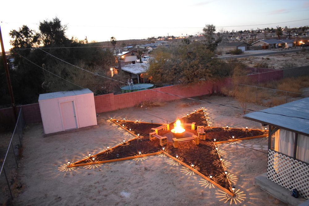 6380 Yucca Ave in Twentynine Palms, CA - Foto de edificio