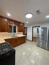 225 W Spreading Oak Dr in Houston, TX - Building Photo - Building Photo