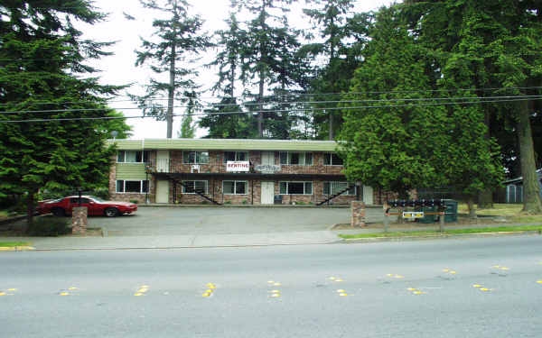 Armalou Apartments in Lynnwood, WA - Building Photo