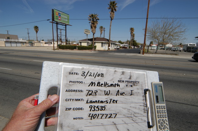 Johnson's Mobile Home Park in Lancaster, CA - Foto de edificio - Other