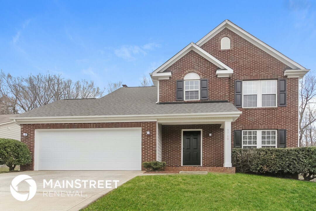 9719 Baxter Caldwell Dr in Charlotte, NC - Building Photo