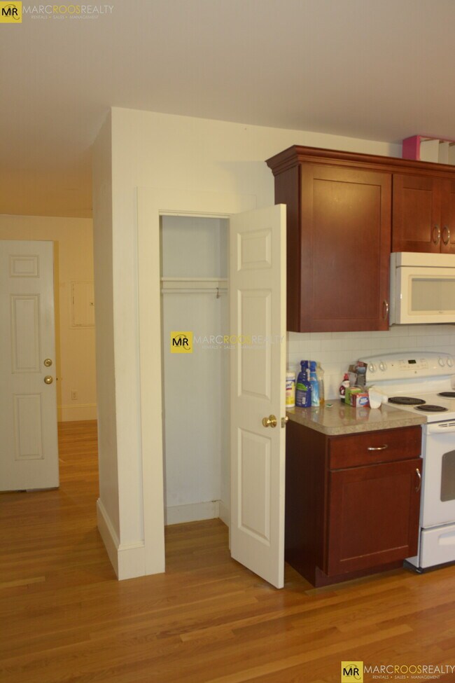 7 Eliot St Apartments and Nearby Chestnut Hill Apartments For Rent