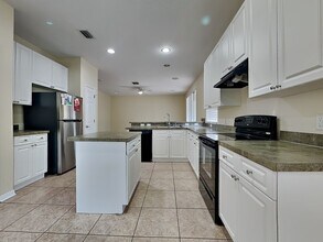 5921 Cape Loop in Land O Lakes, FL - Building Photo - Building Photo