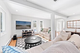 13 Buttercup Ln in Westhampton, NY - Building Photo - Building Photo