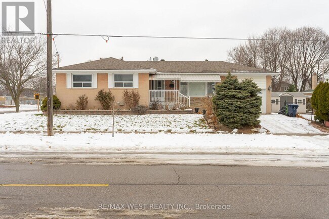 property at 28 Paragon Rd