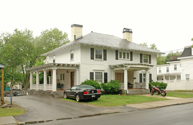 8 Abbott St in Nashua, NH - Building Photo - Building Photo