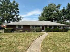2908 Lakewood Ave in Lima, OH - Building Photo