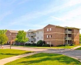 Twin Oaks Meadows in Lansing, MI - Foto de edificio - Building Photo