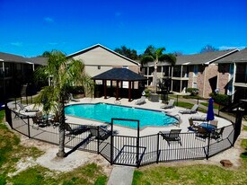 Steeplechase in Alvin, TX - Building Photo