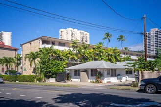 1330 Wilder Ave in Honolulu, HI - Foto de edificio - Building Photo