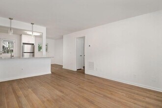 711 Oakview Rd in Decatur, GA - Building Photo - Building Photo
