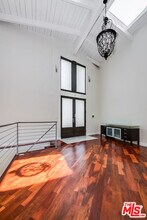 9314 Sierra Mar Dr in Los Angeles, CA - Building Photo - Building Photo