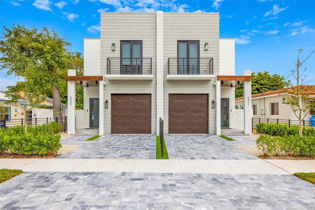 2921 SW 26th St in Miami, FL - Building Photo
