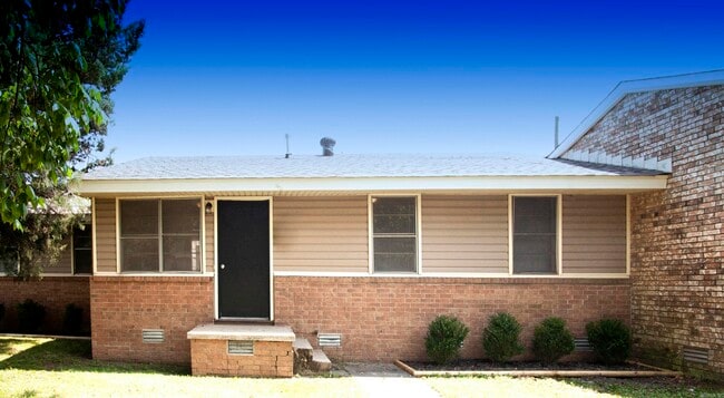 property at 1106 E 11th St