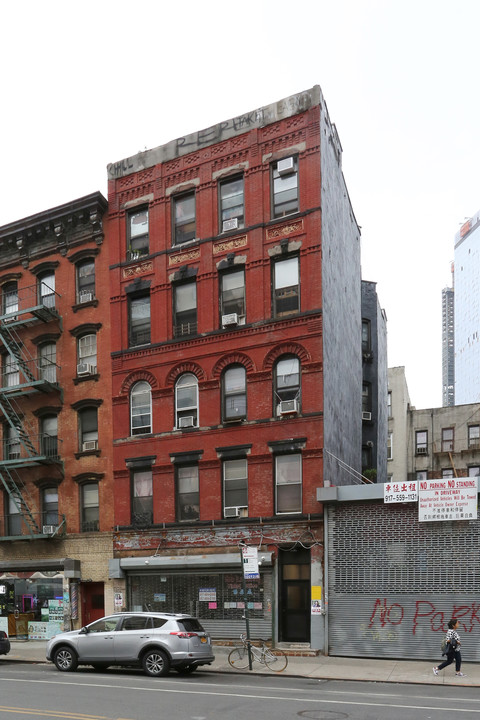 133 E Broadway in New York, NY - Building Photo