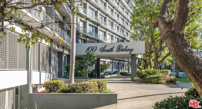 100 S Doheny Dr in Los Angeles, CA - Building Photo - Building Photo