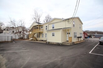 135 Chestnut St in Norwich, CT - Foto de edificio - Building Photo