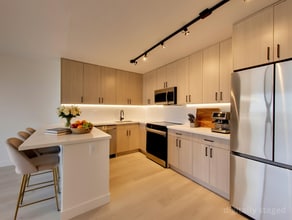 Sunset Towers in San Francisco, CA - Building Photo - Building Photo