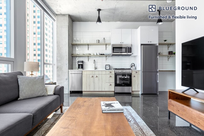 108 W Chicago Ave in Chicago, IL - Building Photo - Building Photo