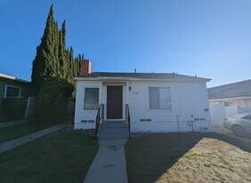 6208-6210 S Fairfax Ave in Los Angeles, CA - Building Photo