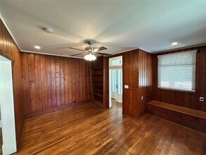 501 N Virginia St in Terrell, TX - Foto de edificio - Building Photo