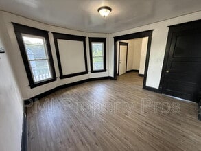 2940 N Teutonia Ave in Milwaukee, WI - Building Photo - Building Photo