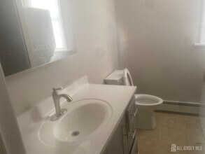 136 Willow St in East Brunswick, NJ - Building Photo - Building Photo