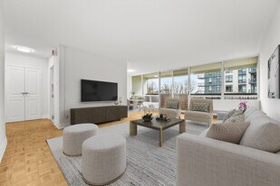 1137 Royal York Rd in Toronto, ON - Building Photo